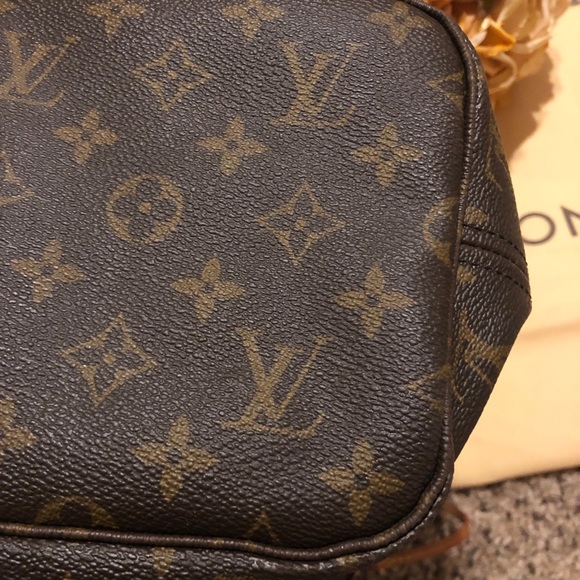 Authentic Louis Vuitton Neverfull MM Bag - Picture 7 of 8